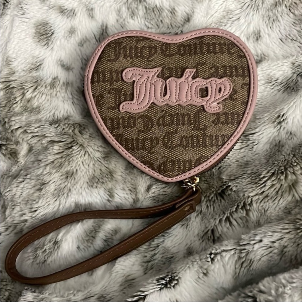 Juicy Couture Status Chestnut Chino Paparazzi Heart Zip Around Wristlet NWOT